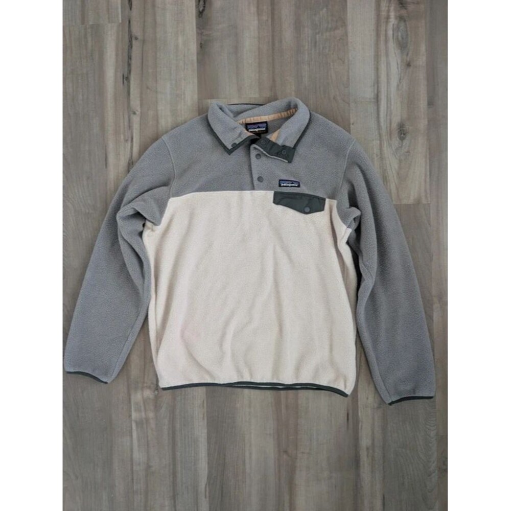 Patagonia Women's Synchilla Snap-T Pullover in Grey and Cream, Medium (D3)